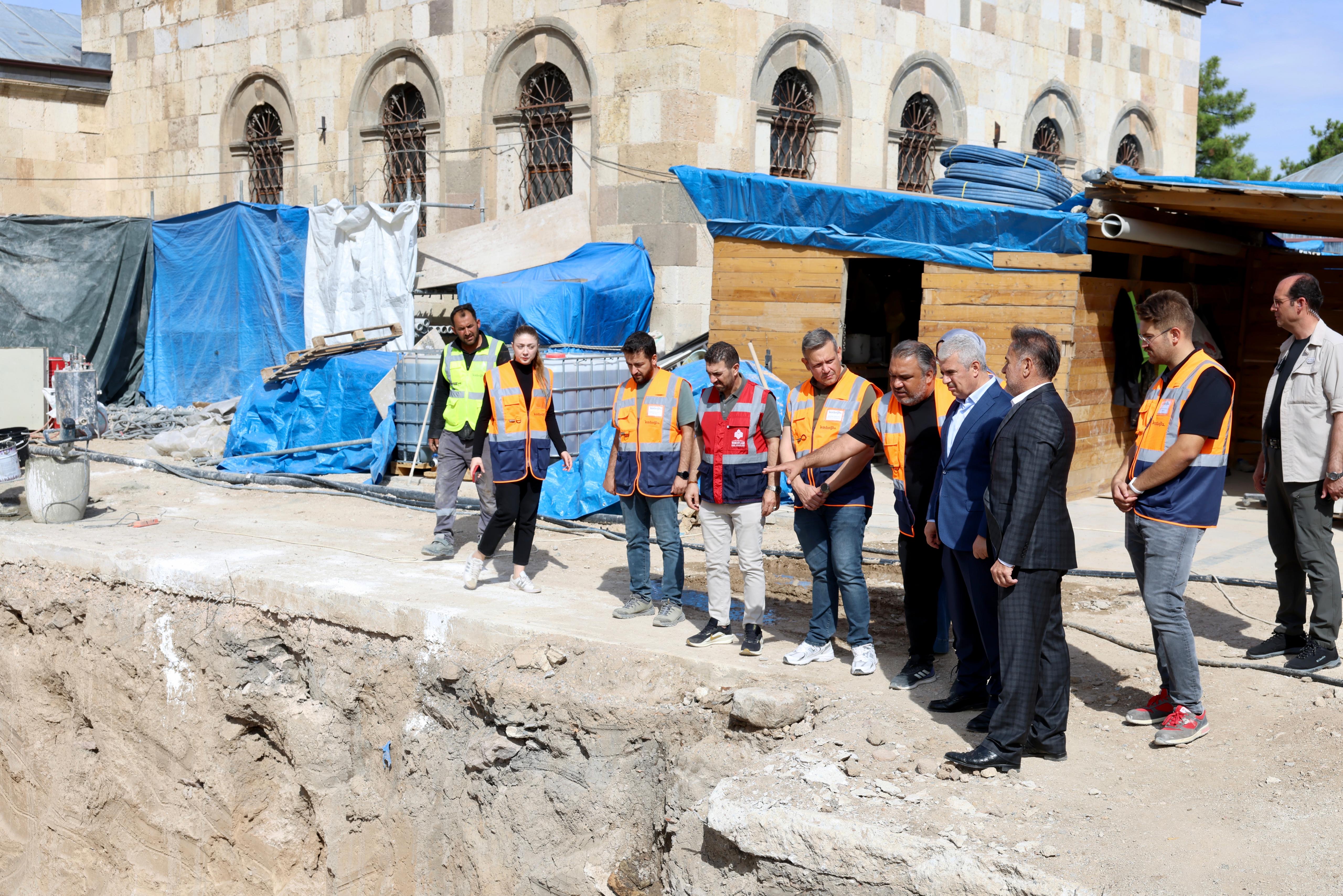 Vali İbrahim Akın, Sultan Selim Camii’ndeki Çalışmaları Yerinde İnceledi
