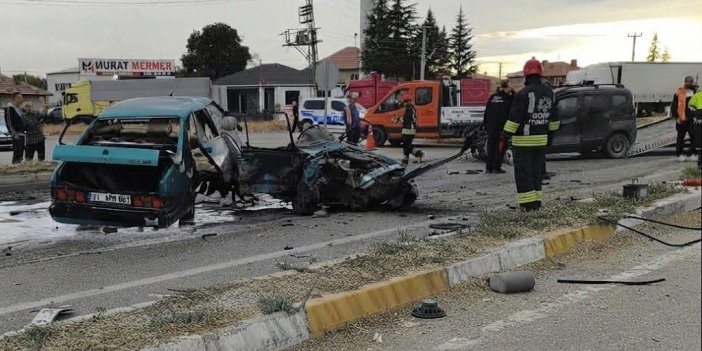 Konya'da feci kaza! Otomobil ikiye ayrıldı: 3 yaralı