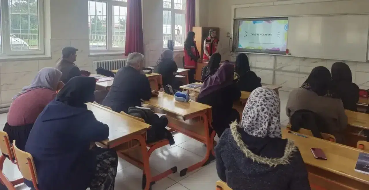 Konya Akşehir’de velilere “Okul ve Aile” eğitimi verildi