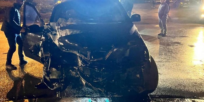 Konya'da SUV tipi araç duvara çarptı: 4 yaralı