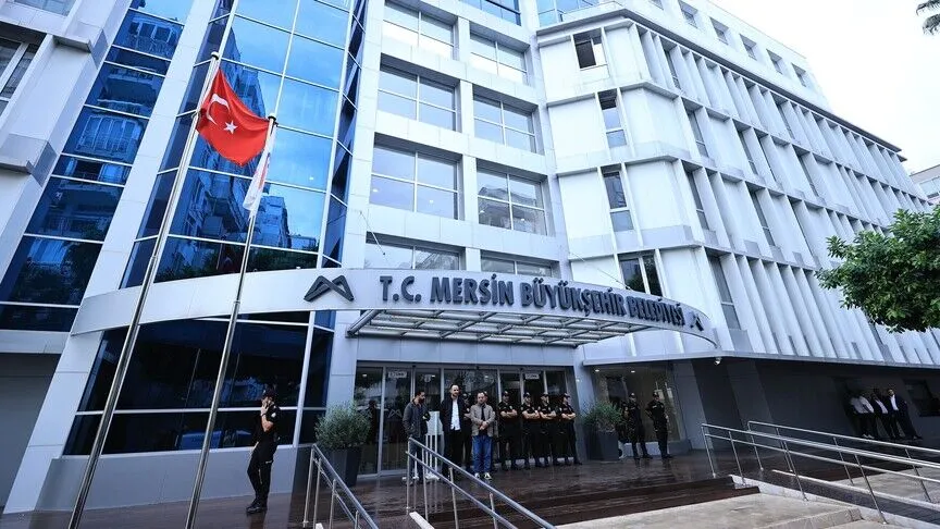 Mersin'deki yolsuzluk soruşturmasında Vahap Seçer ve 2 belediye başkanı tutuklandı