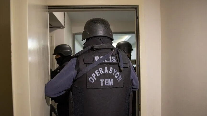 İstanbul'da terör örgütleri DEAŞ ve El Kaide'ye yönelik operasyonda 14 zanlı yakalandı