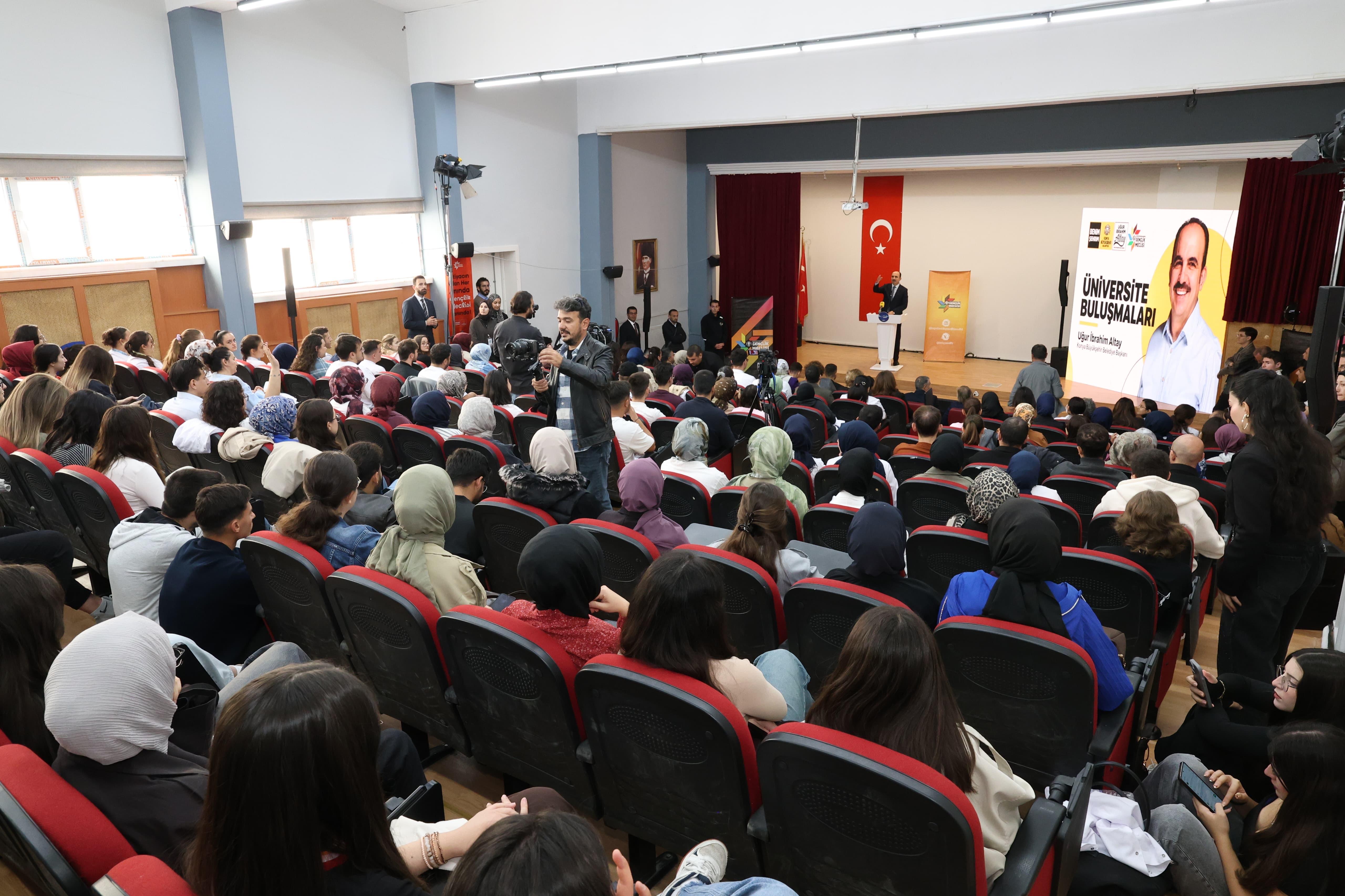 Başkan Altay NEÜ Öğrencileriyle Bir Araya Geldi