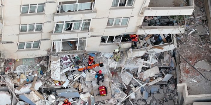 İstanbul'da çöken binada 2 kişi hayatını kaybetti, 2 kişi aranıyor