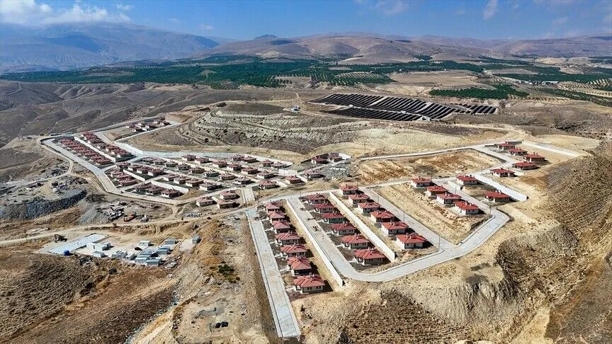 Malatya'da deprem konutlarının hak sahiplerine teslimi devam ediyor