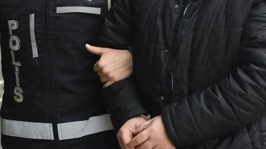 İzmir'de Çeşme Belediyesine yönelik operasyonda gözaltına alınan 12 şüpheli adliyede