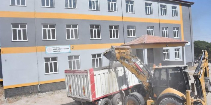 Karapınar Belediyesi'nden yeni okula peyzaj çalışması