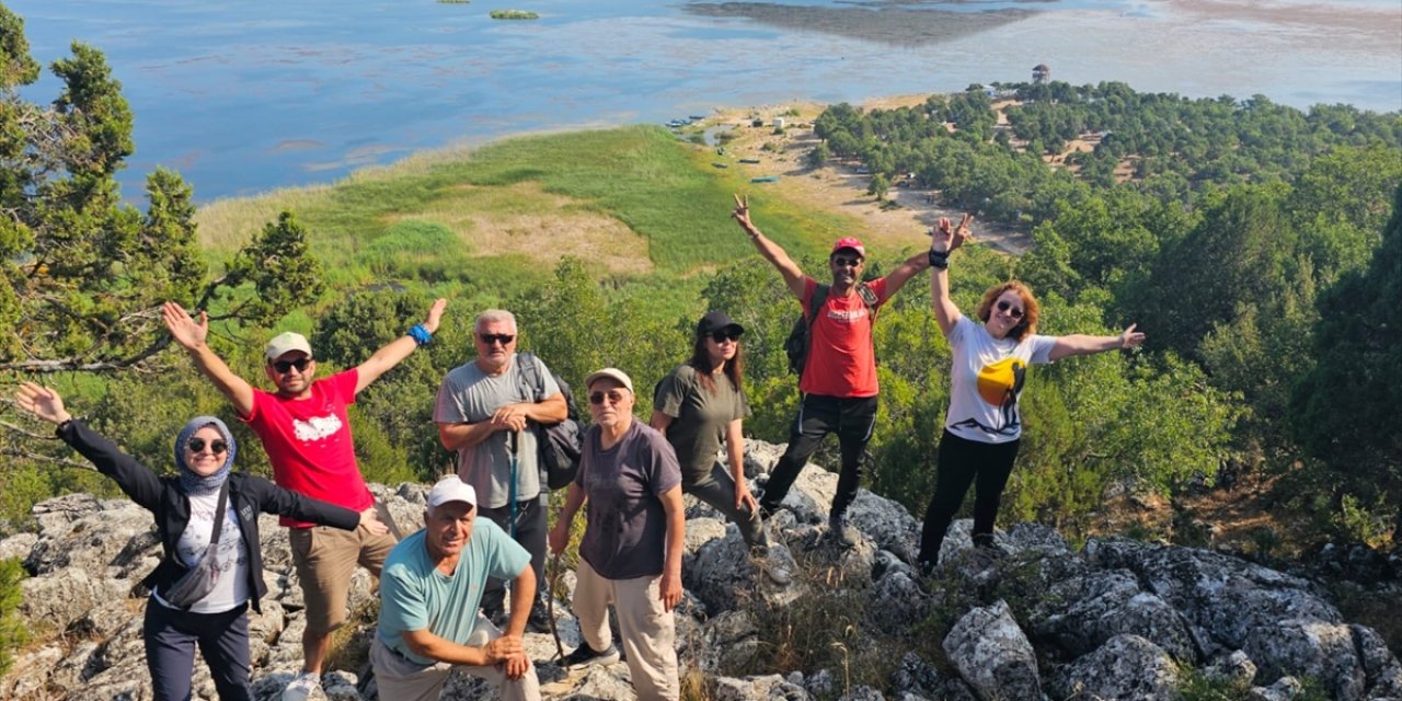 Doğa tutkunları Beyşehir'de kamp etkinliği yaptı