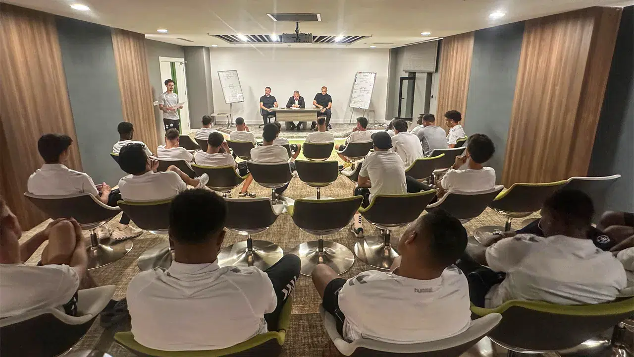Konyaspor Başkanı Atiker’den futbolculara birlik ve mücadele çağrısı