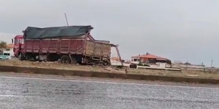 Konya’da yağış kazaya neden oldu: Yoldan çıkan kamyon karşı şeride geçti