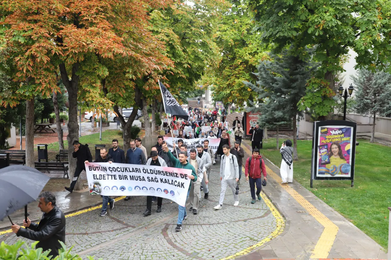 Konya’da NEÜ öğrencilerinden Gazze’ye destek yürüyüşü
