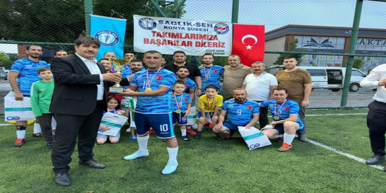 Sağlıkçılar Halı Saha Futbol Turnuvasında Selçuk Tıp birinci oldu