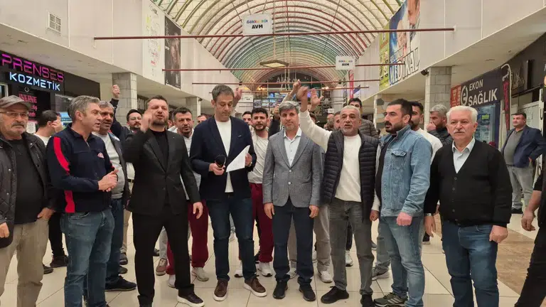 Konya'daki 27 yıllık Gökkuşağı AVM boşaltıldı: Esnaftan "İstifa" çağrısı!
