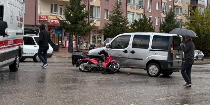 Konya'da hafif ticari araç ile motosiklet çarpıştı: 1 yaralı