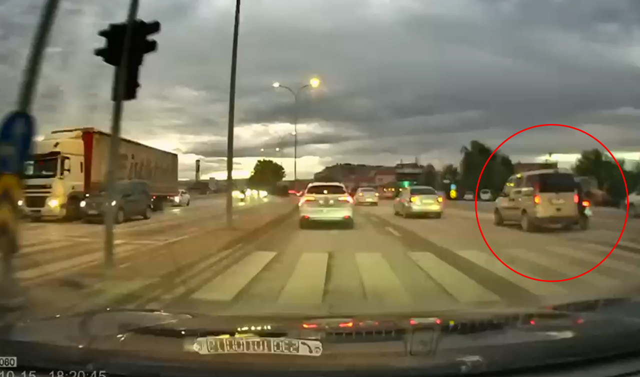 Konya'da pes dedirten görüntü: Motosikletliye çarptı arkasına bile bakmadı!