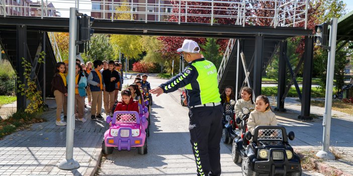 Çocuklar trafik bilincini Selçuklu trafik Eğitim Parkı’nda kazanıyor