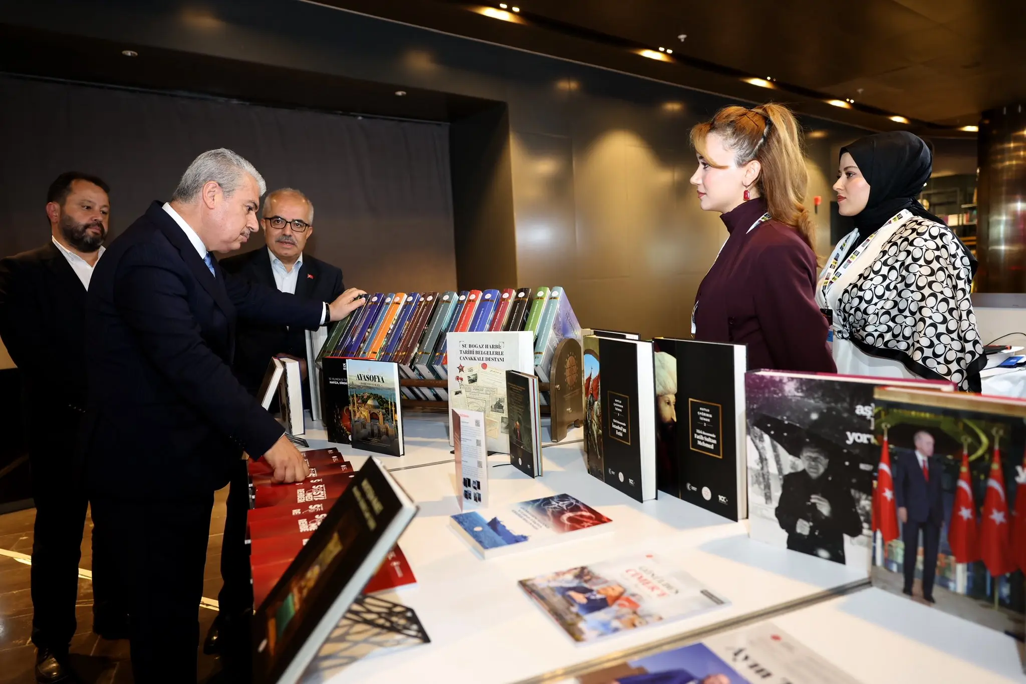Konya Valisi İbrahim Akın, 13. Konya Kitap Günleri’ni ziyaret etti