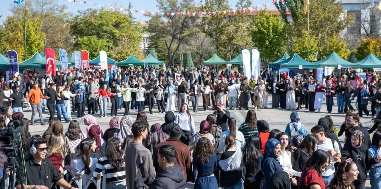 Konya’da Selçuk Üniversitesi tanışma şenliği başladı