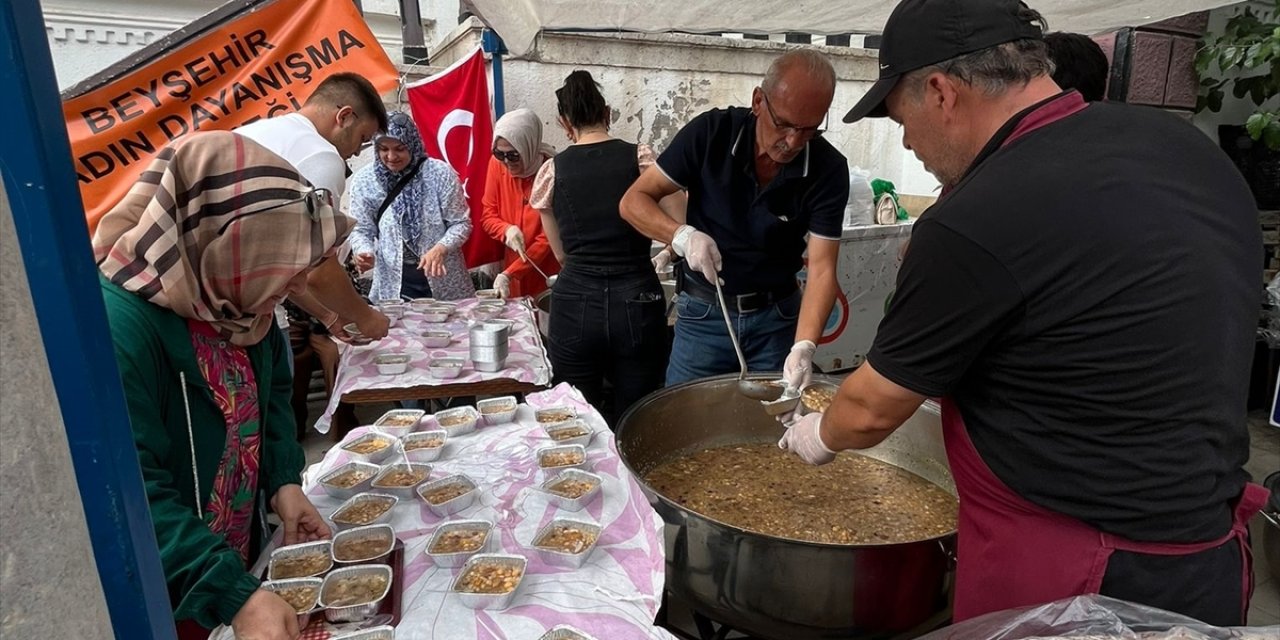 Beyşehir'de 7 bin kişiye aşure ikram edildi