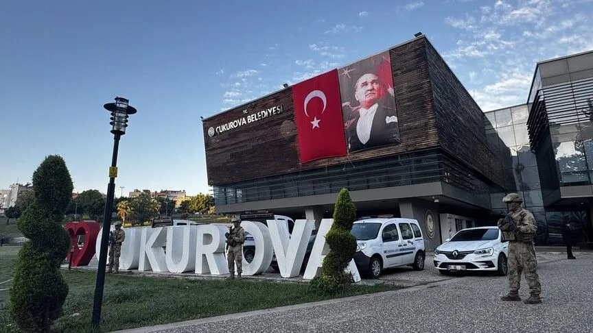 Çukurova Belediyesine yönelik operasyonda gözaltına alınan 49 şüpheliden 34'ü tutuklandı