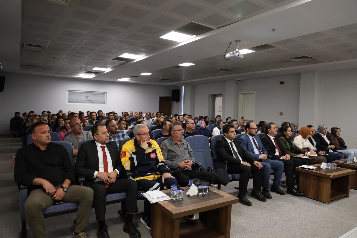 Konya’da 112 Acil Sağlık Hizmetleri Değerlendirme Toplantısı Gerçekleştirildi