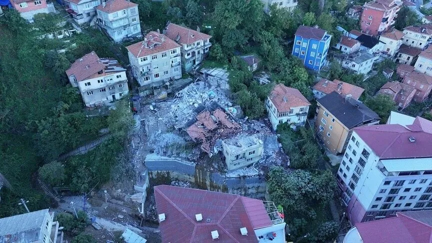 Zonguldak'ta çöken binayla ilgili gözaltına alınan 5 şüpheliden 3'ü tutuklandı