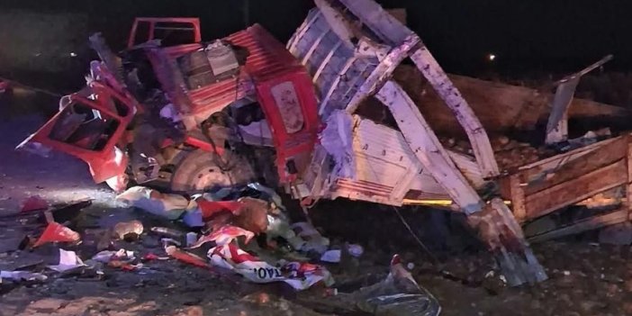 Konya'da kamyon şarampole devrildi: Sürücü hayatını kaybetti