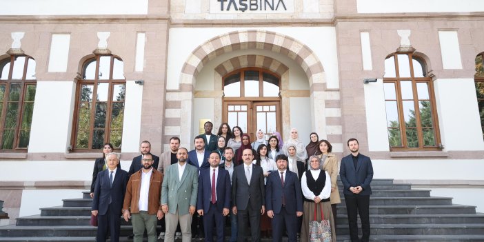 Konya’da bulunan uluslararası genç yazarlar Uğur İbrahim Altay'ı ziyaret etti