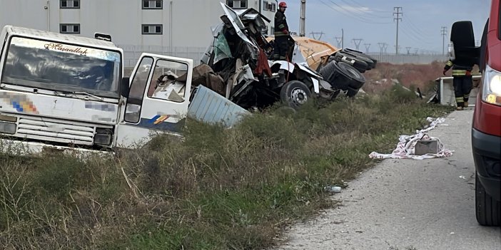 Konya'da tır, demir yüklü kamyona çarptı: 1 ölü, 1 yaralı