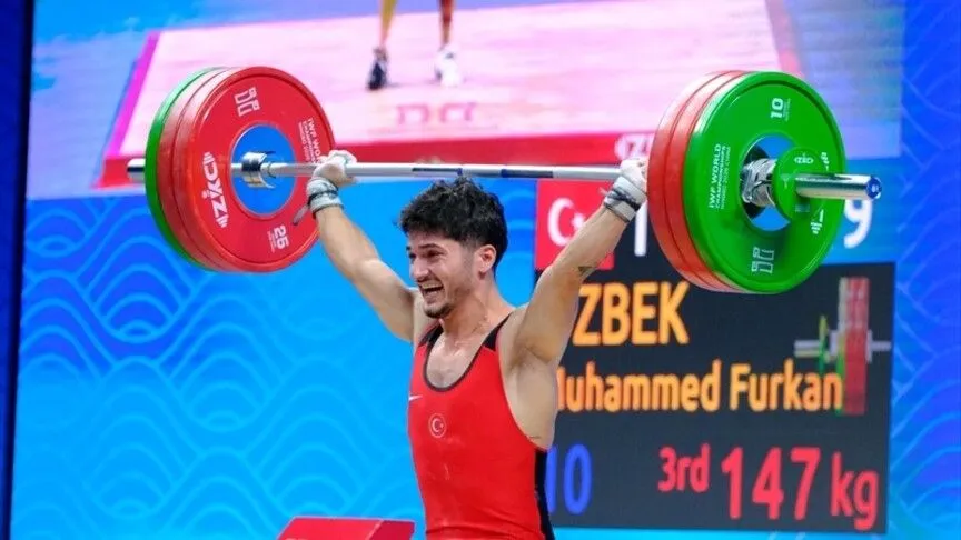 Milli halterci Muhammed Furkan Özbek dünya ikincisi oldu