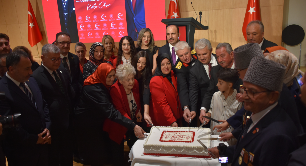 Konya’da 29 Ekim resepsiyonunda Cumhuriyet coşkusu