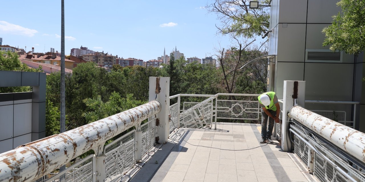 Konya'da yaya ve taşıt köprülerinde periyodik olarak iyileştirme çalışması