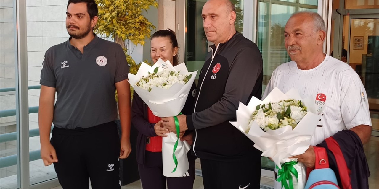 Milli atıcı Sena Can, Konya'dan Paris'e uğurlandı