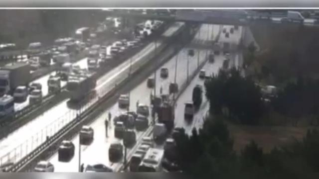 15 araç birbirine girdi, trafik kilitlendi