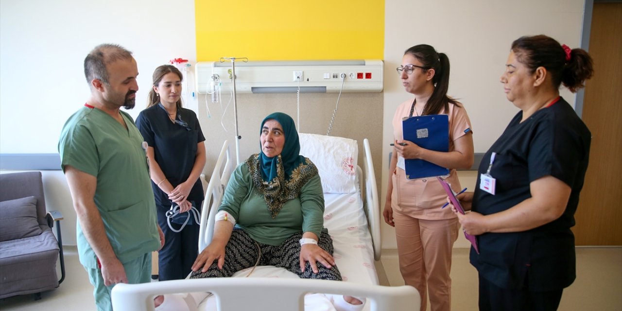 Konya'da bir kadınının gaz sancısı şikayetiyle gittiği hastanede karnından çıkan şaşırttı