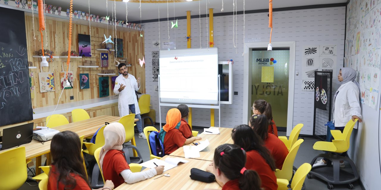 Bilim Konya Yaz Okulu’nda öğrenciler bilim ve teknolojiyle iç içe