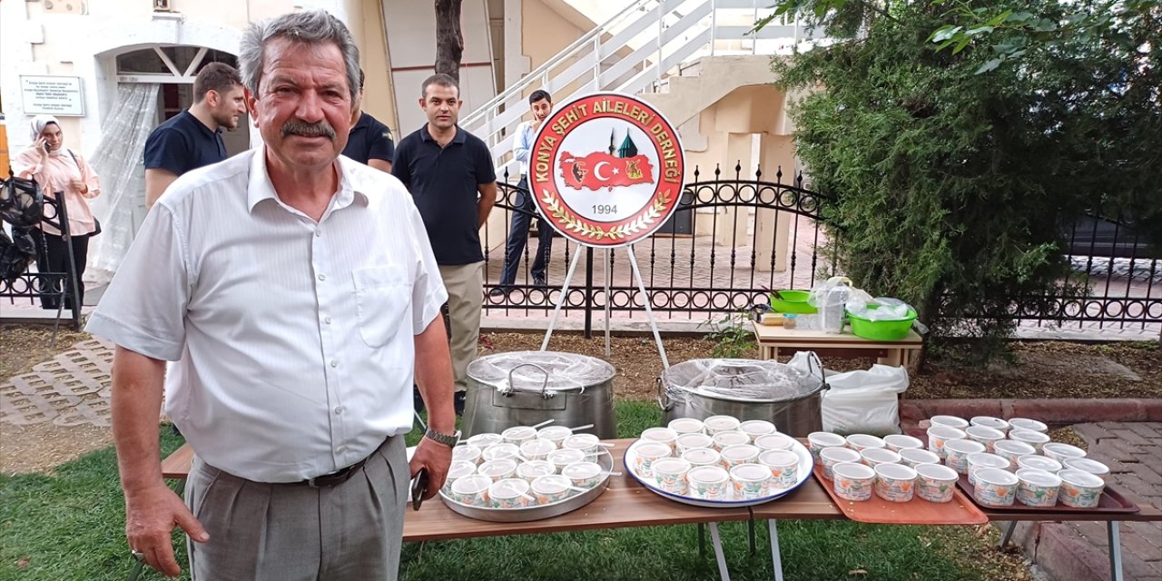 Konya’da şehitler adına aşure dağıtıldı