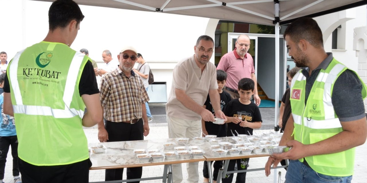 Keykubat Derneği aşure ikramında bulundu