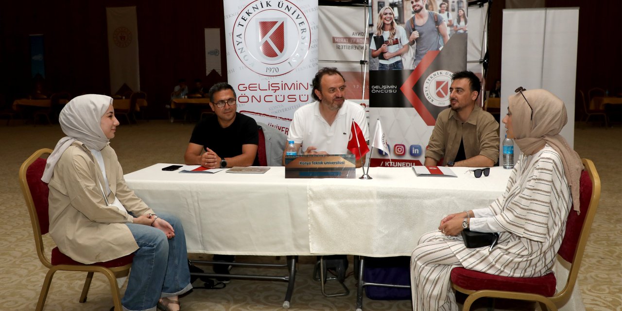 Doğru tercih için Karatay Belediyesi gençlerin yanında