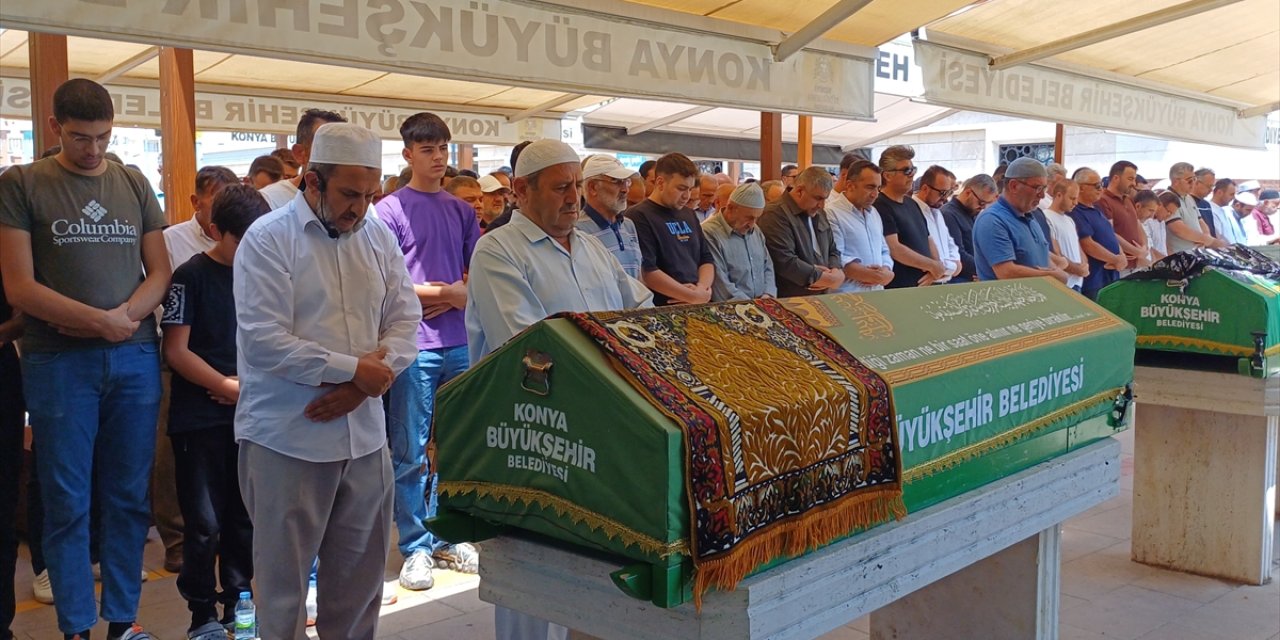 Yolcu otobüsüyle kamyonun çarpıştığı kazada ölen muavin Konya'da defnedildi