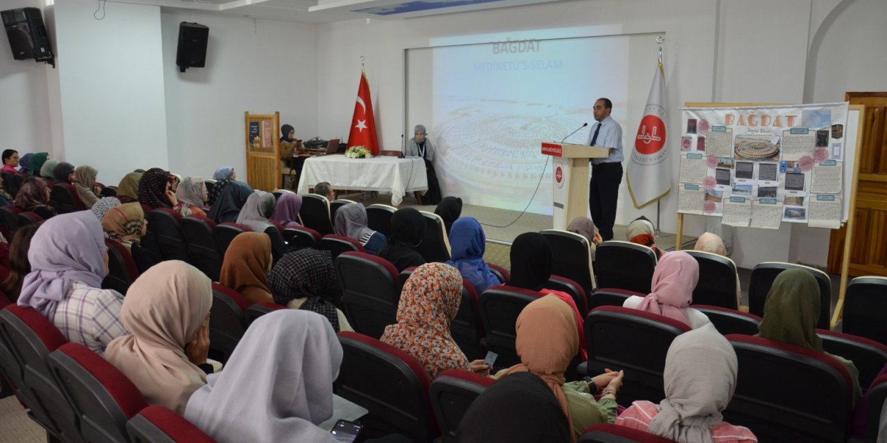 Konya'da Üniversite Yaz Akademisi Öğrenci Panelleri sona erdi