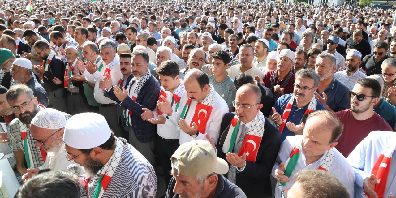 Binlerce Konyalı Şehit İsmail Heniyye için gıyabi cenaze namazında buluştu