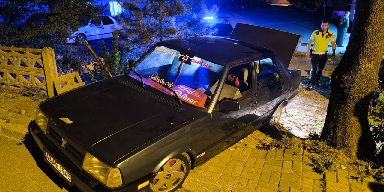 Alkollü araç kullanan çocuk, polisten kaçarken kaza yaptı