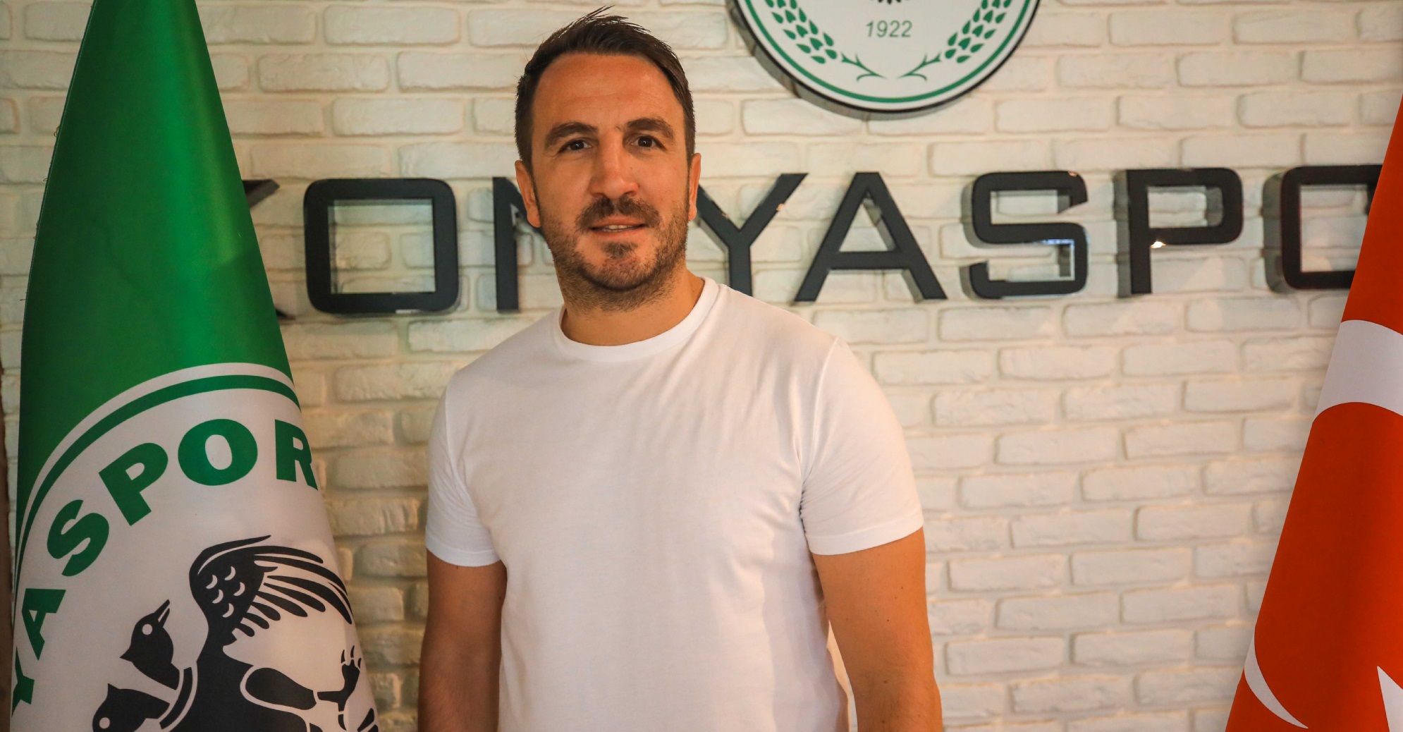 Konyaspor'da Sportif Direktörü Ali Çamdalı, yeni transferleri öve öve bitirmedi