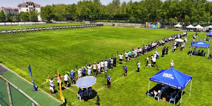 KONYA BÜYÜKŞEHİR İLLER ARASI OKÇULUK TURNUVASI’NDA SPORCULAR HEDEFİ ON İKİDEN VURMAK İÇİN YARIŞTI