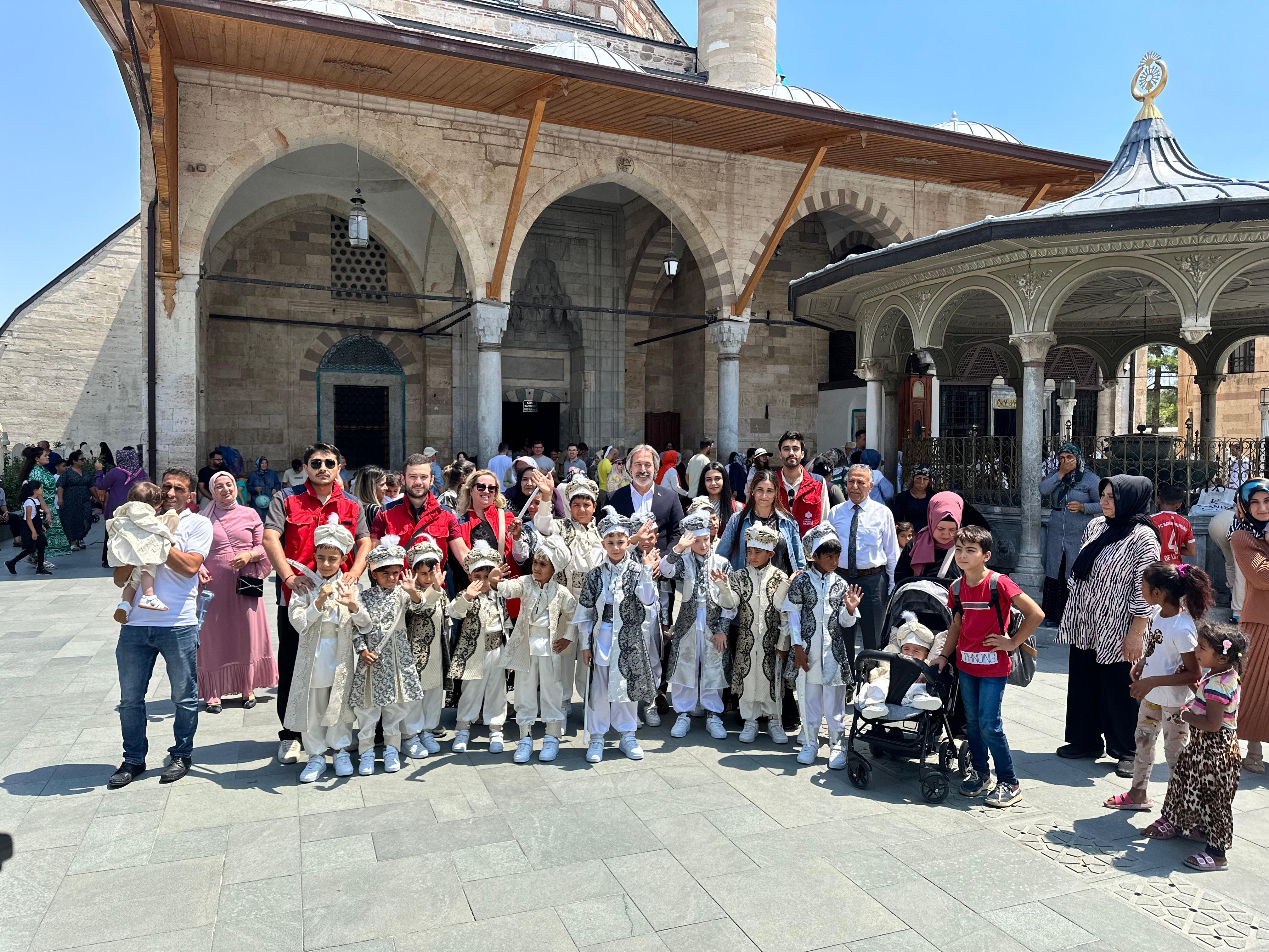 528 yıllık Sultan II Beyazıt Vakfı Konya’da çocukları sünnet ettirdi