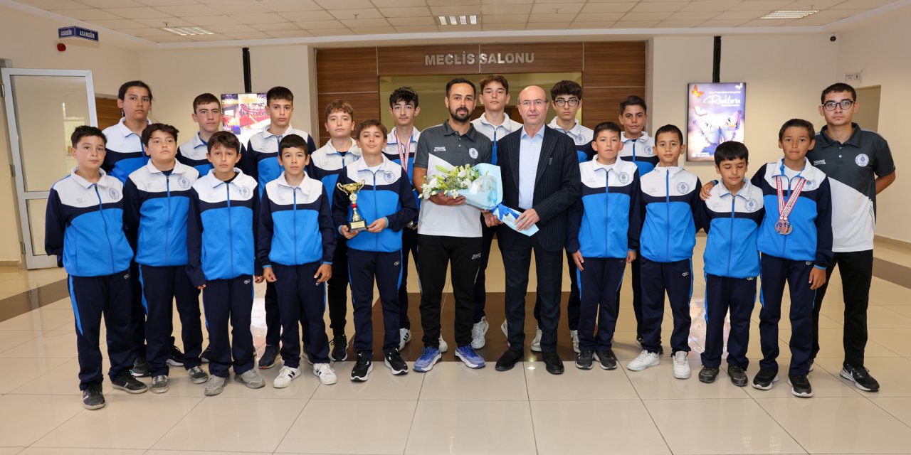 Başarılı sporculardan Başkan Pekyatırmacı’ya ziyaret