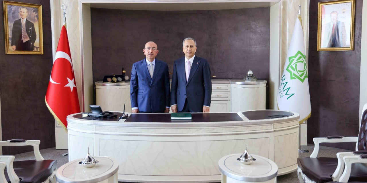 Bakan Yerlikaya, Meram Belediyesini ziyaret etti