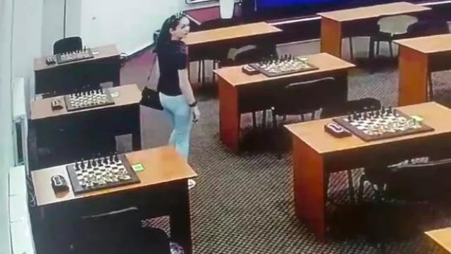 Satranç oyuncusundan çirkin hamle: Rakibini zehirlemeye çalıştı