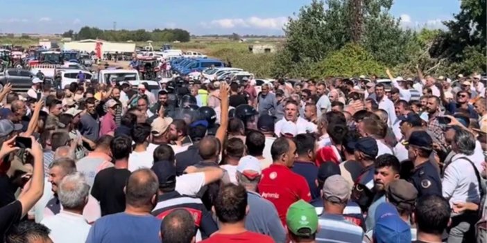 Çiftçiler yol kapattı! "ÇİFTÇİYE UZANAN ELLER KIRILSIN"